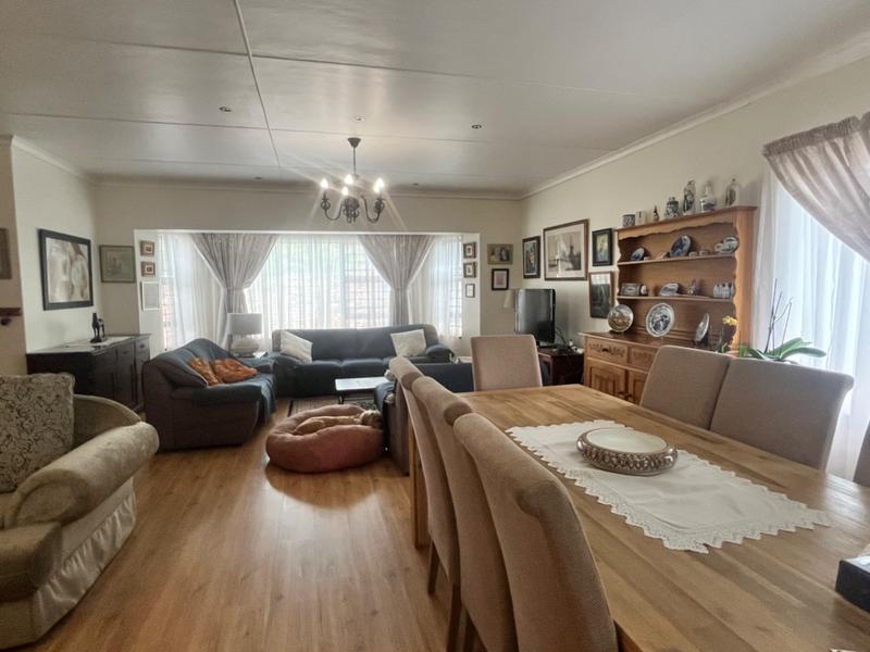 4 Bedroom Property for Sale in Fraaiuitsig Western Cape